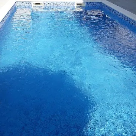 House Fantasy With Pool Vikendica