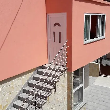 House Fantasy With Pool Hébergement de vacances *