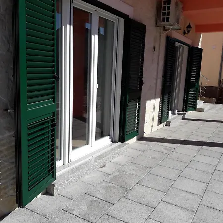 House Fantasy With Pool Hébergement de vacances *