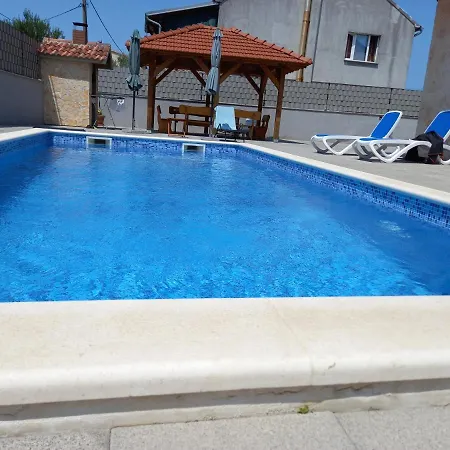 House Fantasy With Pool Ferienhaus