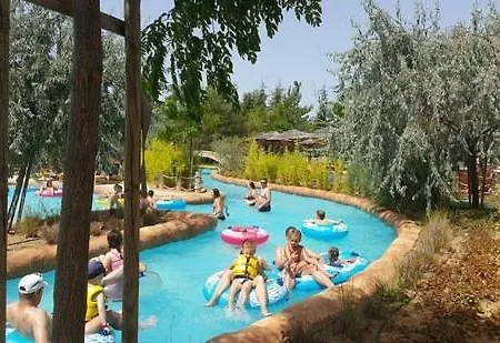 House Fantasy With Pool Hébergement de vacances