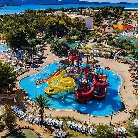 Hébergement de vacances House Fantasy With Pool Šibenik