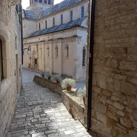 House Fantasy With Pool *