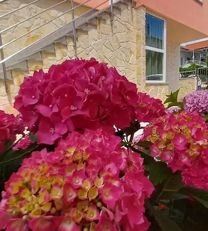 Hébergement de vacances House Fantasy With Pool *