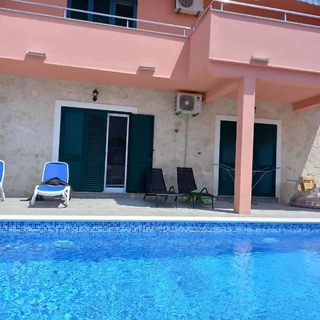 House Fantasy With Pool Hébergement de vacances Šibenik