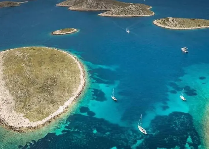 House Fantasy With Pool *