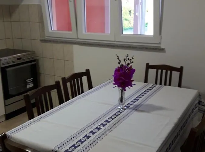 House Fantasy With Pool *