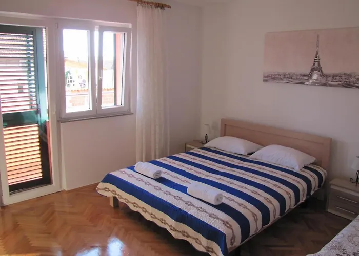 House Fantasy With Pool Vakantiehuis Šibenik