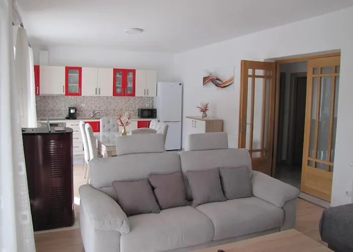 House Fantasy With Pool شيبينيك