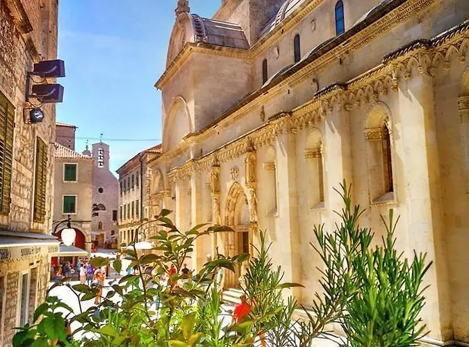 House Fantasy With Pool Vakantiehuis