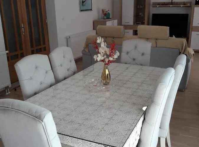 House Fantasy With Pool *