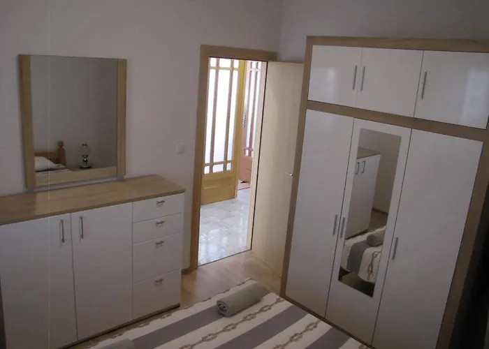 House Fantasy With Pool بيت للعطل شيبينيك