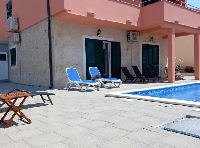 House Fantasy With Pool بيت للعطل شيبينيك