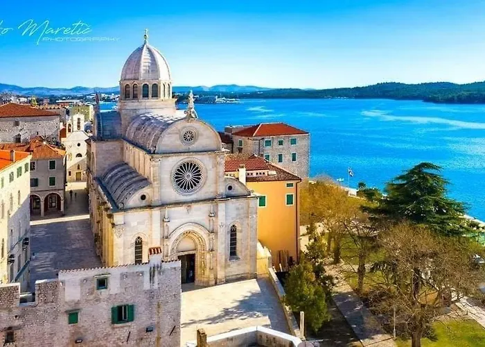 House Fantasy With Pool بيت للعطل *