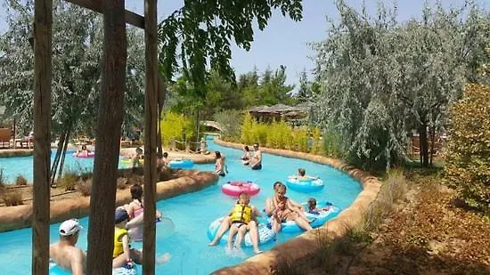 House Fantasy With Pool Vakantiehuis