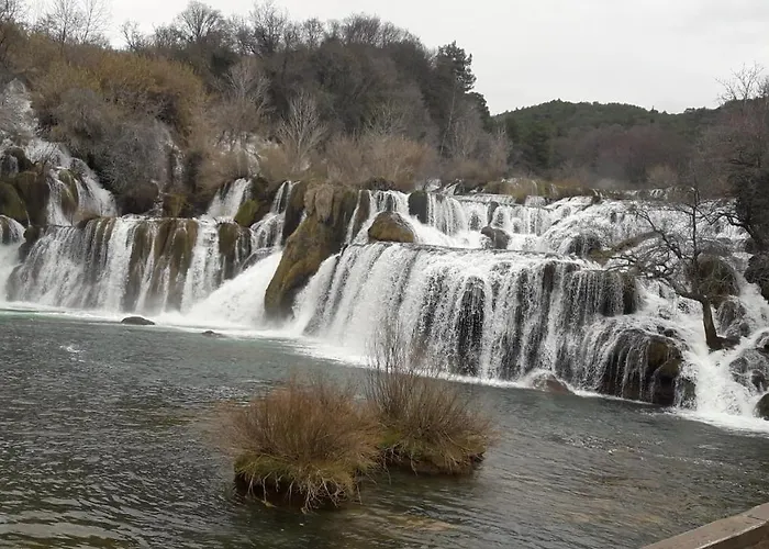 House Fantasy With Pool بيت للعطل