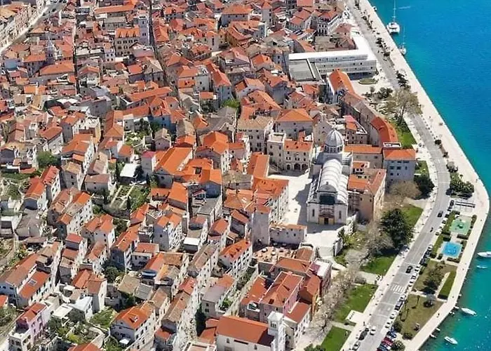 House Fantasy With Pool Vakantiehuis *