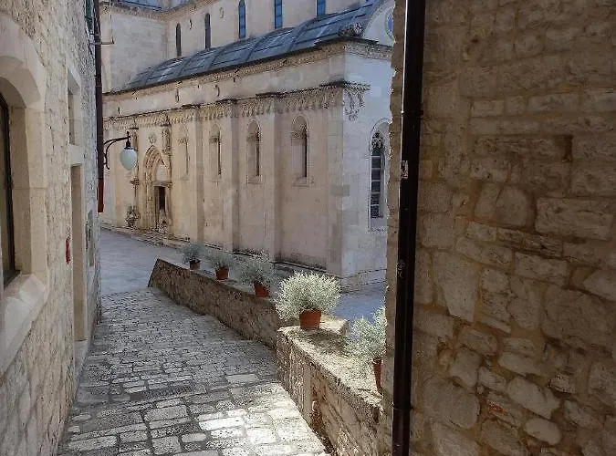 House Fantasy With Pool *