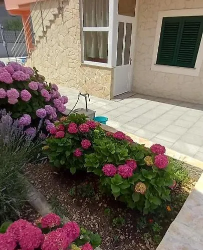 House Fantasy With Pool Vakantiehuis Šibenik